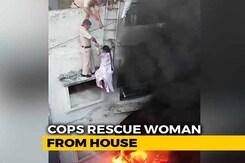 Watch: Delhi Cops Form Human Chain In Dramatic Rescue Of Couple From Fire Watch: Delhi Cops Form Human Chain In Dramatic Rescue Of Couple From Fire