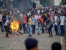Maharashtra Bandh: Protesters Disrupt Road Traffic Over Maratha Quota Maharashtra Bandh: Protesters Disrupt Road Traffic Over Maratha Quota