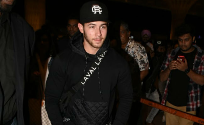 Priyanka Chopra's Fiance Nick Jonas And Family Leave For The US After <i>Roka</i>
