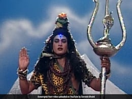 Sawan Shivaratri 2018: 'डमरू वाले डमरू बजा...' पर झूमे शिवभक्त, इन गानों में लगे 'हर हर महादेव' के जयकारे Sawan Shivaratri 2018: 'डमरू वाले डमरू बजा...' पर झूमे शिवभक्त, इन गानों में लगे 'हर हर महादेव' के जयकारे