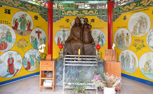 Dragons, Steamed Buns, Lanterns Make Taiwan's Temple-Like Church Unique