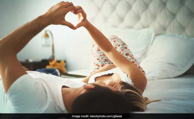 बिस्तर पर उन खास पलों का बढ़ाना है समय, तो ध्यान रखें ये 5 बातें... बिस्तर पर उन खास पलों का बढ़ाना है समय, तो ध्यान रखें ये 5 बातें...