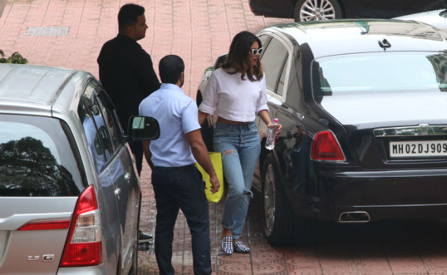 Priyanka Chopra And Farhan Akhtar's Work Mode Is On For <i>The Sky Is Pink</i>