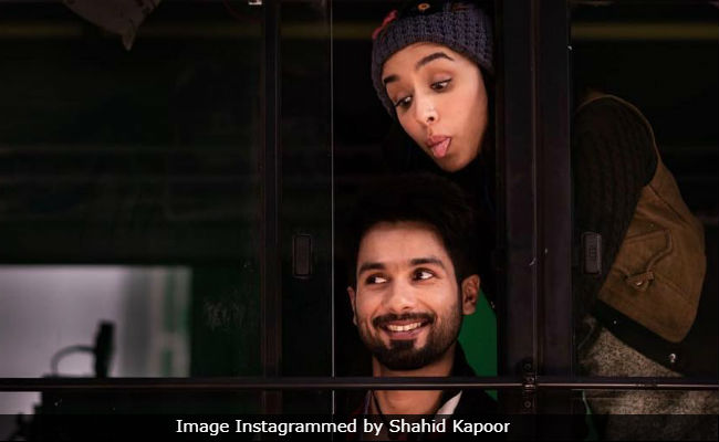 <i>Batti Gul Meter Chalu</i> New Poster: Shahid  Kapoor Reminds Fans Of Trailer's Release Date