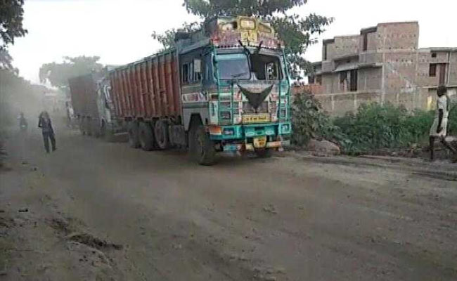 बेहाल सड़कों की सुध लेने वाला कोई नहीं?