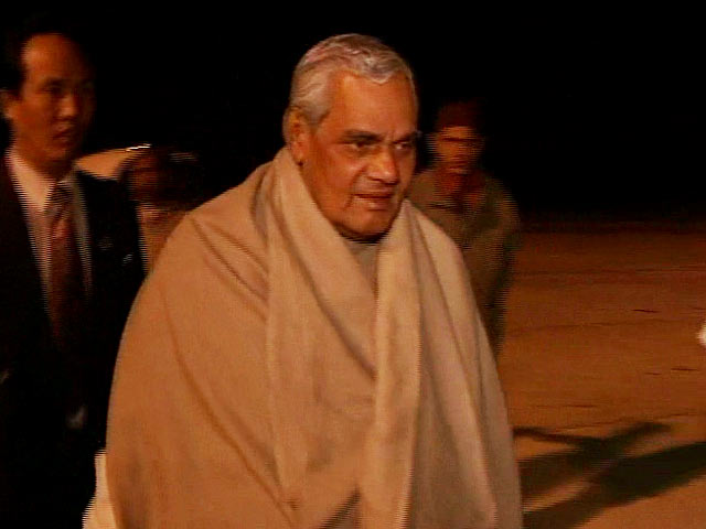 A Day With Atal Bihari Vajpayee: NDTV On Former Prime Minister's Campaign Trail (Aired: January 1998)