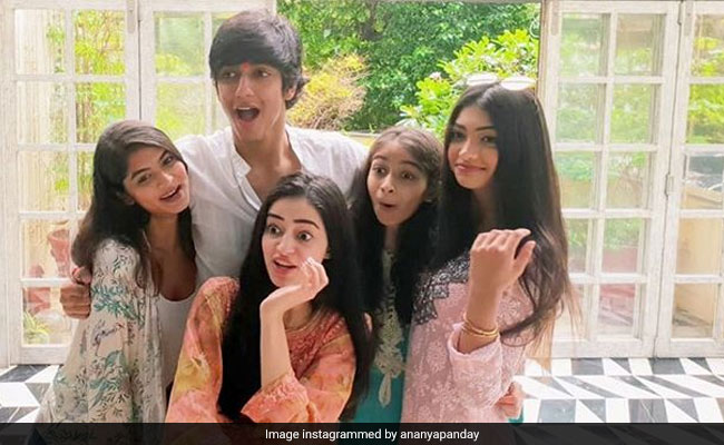 Raksha Bandhan 2018: Hilarious Accident At Ananya Panday's Rakhi Celebrations