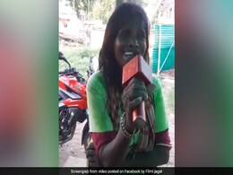 VIDEO: गरीब महिला ने गाया 'कुछ न कहो', सुरीला गाना सुन लोग हुए हैरान VIDEO: गरीब महिला ने गाया 'कुछ न कहो', सुरीला गाना सुन लोग हुए हैरान