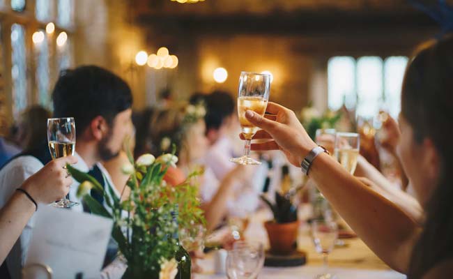 Bad Wedding Toasts Are A Nightmare: How To Give A Speech That Will Impress Everyone
