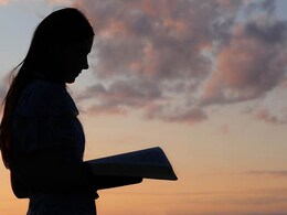 शिक्षिका बहु पर ससुर की गंदी नजर, पति करता था मारपीट और सास देखती थी लाइव