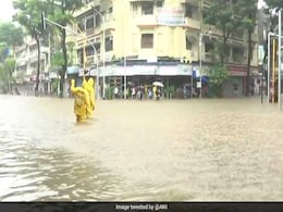 LIVE : भारी बारिश से आज भी थमी मुंबई की रफ्तार, कई ट्रेनें रद्द, रेलवे ट्रैक पर पानी ही पानी LIVE : भारी बारिश से आज भी थमी मुंबई की रफ्तार, कई ट्रेनें रद्द, रेलवे ट्रैक पर पानी ही पानी