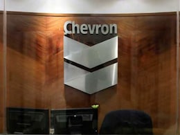 Oil Falls 2.5% As U.S. Refiners Ramp Up Output, Equities Retreat Oil Falls 2.5% As U.S. Refiners Ramp Up Output, Equities Retreat