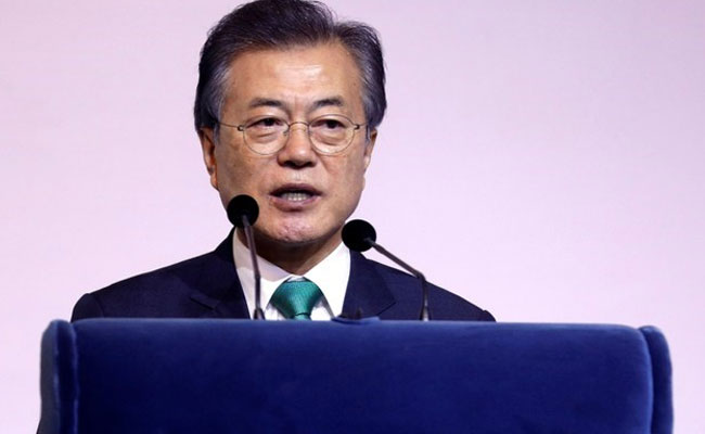 South Korea's Moon Jae-In Replaces Top Aides Amid Surveillance Row