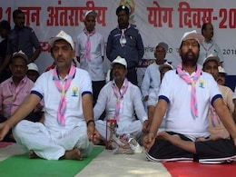 बिहार में योग दिवस पर साथ-साथ दिखे पासवान-कुशवाहा, सरकारी आयोजन से नीतीश रहे नदारद बिहार में योग दिवस पर साथ-साथ दिखे पासवान-कुशवाहा, सरकारी आयोजन से नीतीश रहे नदारद
