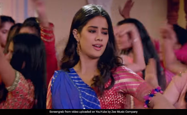 Zingaat Song: बालकनी पर जमकर थिरकीं श्रीदेवी की बेटी, 'झिंगाट' के लिए बोल्ड हुईं जाह्नवी कपूर